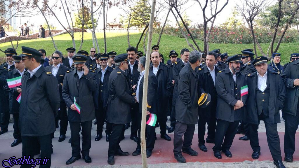 عکس های تصاویر + تجمع جمعی از مهمانداران کشور عزیزمان ایران ایر در محل وزارت راه و شهرسازی تصاویر + تجمع جمعی از مهمانداران کشور عزیزمان ایران ایر در محل وزارت راه و شهرسازی