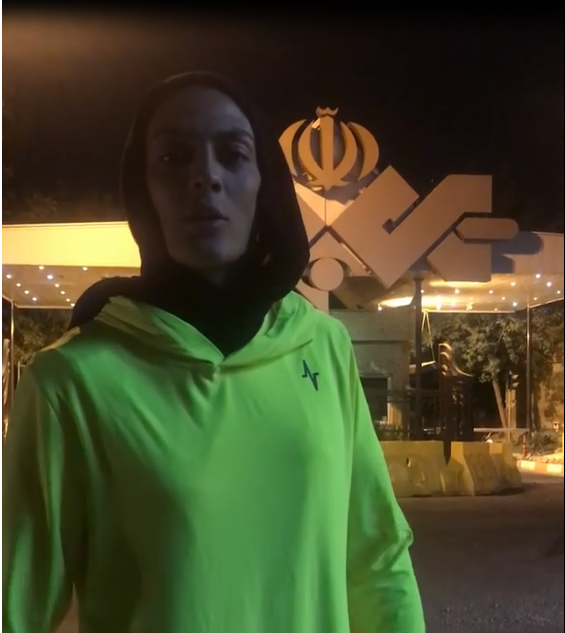 عکس های اخراج خواهران منصوریان از رادیو به علت پوشش نامناسب! اخراج خواهران منصوریان از رادیو به علت پوشش نامناسب!